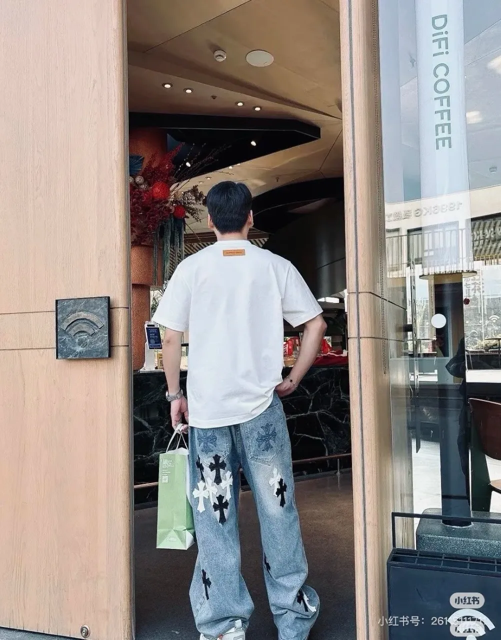 Louis Vuitton/ LV